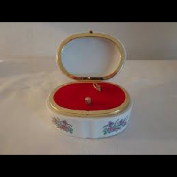 Rare 1980s Heritage Gail Limited Edition Music Box - Picture 2 of 7